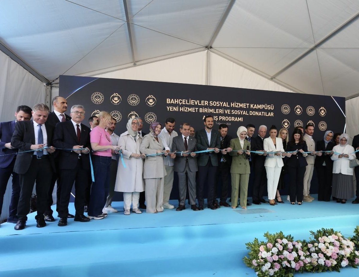 ASKON's tweet photo. Genel Başkan Vekilimiz Bekir Aydın ve Genel Başkan Yardımcımız Yılmaz Aydın kurumumuzu temsilen; Aile ve Sosyal Hizmetler Bakanımız Sayın Mahinur Özdemir Göktaş'ın teşrifleriyle gerçekleştirilen; “Bahçelievler Sosyal Hizmet Kampüsü Yeni Hizmet Birimleri ve Sosyal Donatılar Açılış Programı” na katılım sağladı.

Anadolu Aslanları İş Adamları Derneği (ASKON) olarak, toplumun her kesimine dokunan sosyal projelerin yanında olmaya devam ediyoruz.

Bu vesileyle Bahçelievler Sosyal Hizmet Kampüsü’nün hayırlı olmasını diliyor, emeği geçen herkese teşekkür ediyoruz.