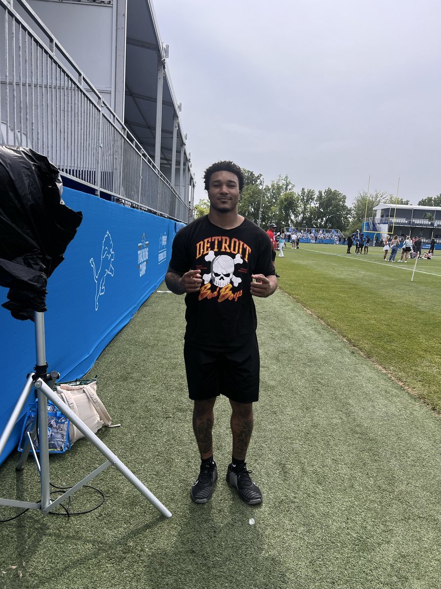 woodwardsports's tweet photo. Detroit Lions S Brian Branch rocking the "Detroit Bad Boys" shirt 🔥

(📸: @nolanbianchi | #OnePride ) https://t.co/4M7KmNXCHv