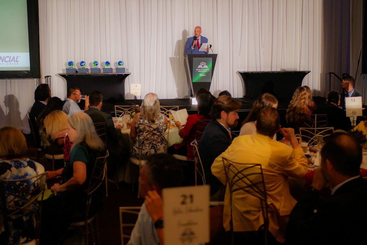 azedschools's tweet photo. Superintendent Horne kicks of the Arizona Education Foundation Back to School Breakfast with a heart-felt "Thank you for all you do!" to teachers, administrators, and preK-12 educators from across the state this morning.
He highlighted the great academic testing achievements and school safety gains achieved over the last four years and a continued pledge to fight for higher teacher salaries.
The crowd of over 500 gathered to present "Teacher of the Year" honors and induct education leaders into the "Arizona Education Hall of Fame"