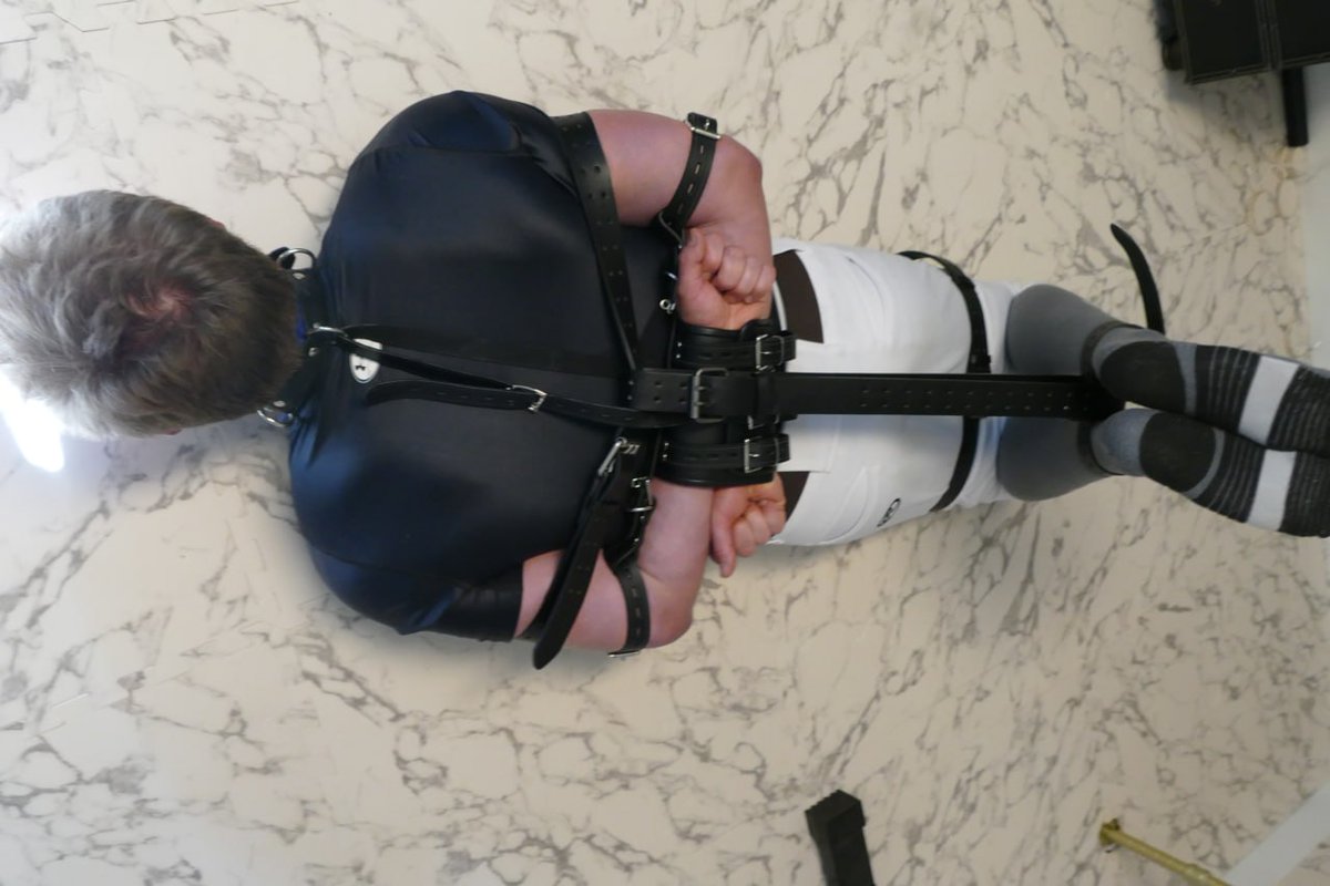 SwitchTied's tweet photo. Finding out that if I happen to slip any ropes, my restraints get “upgraded” 🤦‍♂️
@knotagain91 https://t.co/cIj6X4PWF4