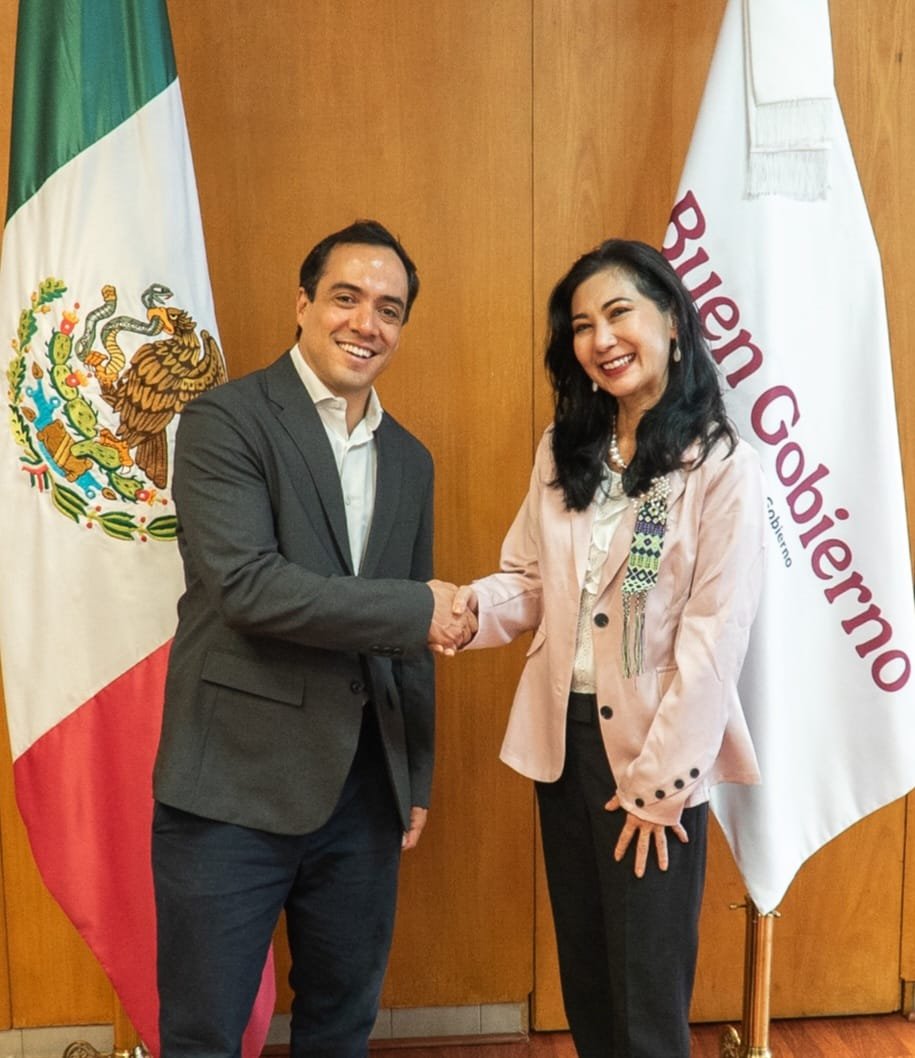 BuenGobierno_mx's tweet photo. El subsecretario de #BuenGobierno, @EncinasN, se reunió con la representante de @PNUD_Mexico, @SilviaMorimoto, para reafirmar la cooperación entre la Secretaría Anticorrupción y Buen Gobierno y las agencias de la @ONU. 

Durante el encuentro acordaron fortalecer el trabajo conjunto en materia de integridad, compras públicas, sostenibilidad y perspectiva de género.

#CooperaciónInternacional #Agenda2030