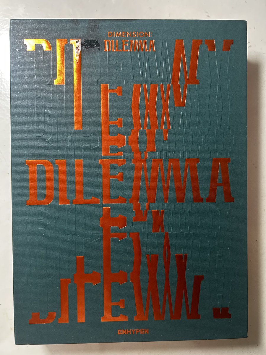 aroilex's tweet photo. wts lfb ph 🛒 *·˚ 

Enhypen Dimension: Dilemma Ver.  𓋰  php 350 

- has damages (price is negotiable)
- contains lyric book, mini poster, sticker, pc, holo pc, cd

[🏷️ enha dimension dilemma album ni-ki jake] https://t.co/MbyPjXcFbU