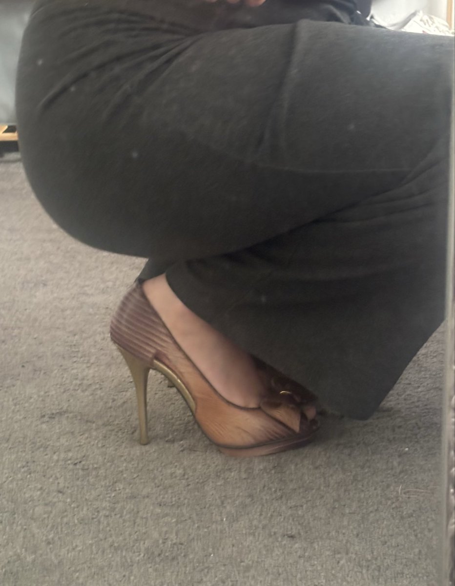 the_realbae's tweet photo. Feeling a little extra today.. Heels or barefoot?

#HighHeels #Heels #Shoelover #feetfetısh #feetworshi̇p #foot #FridayMood #Stilettos #feetseller #feet https://t.co/FJPcRLwFgx