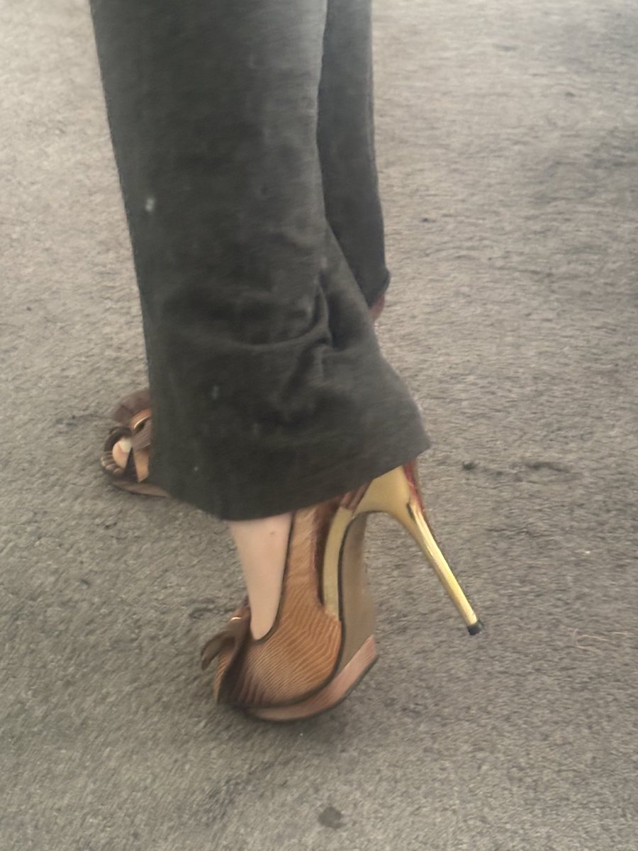 the_realbae's tweet photo. Feeling a little extra today.. Heels or barefoot?

#HighHeels #Heels #Shoelover #feetfetısh #feetworshi̇p #foot #FridayMood #Stilettos #feetseller #feet https://t.co/FJPcRLwFgx