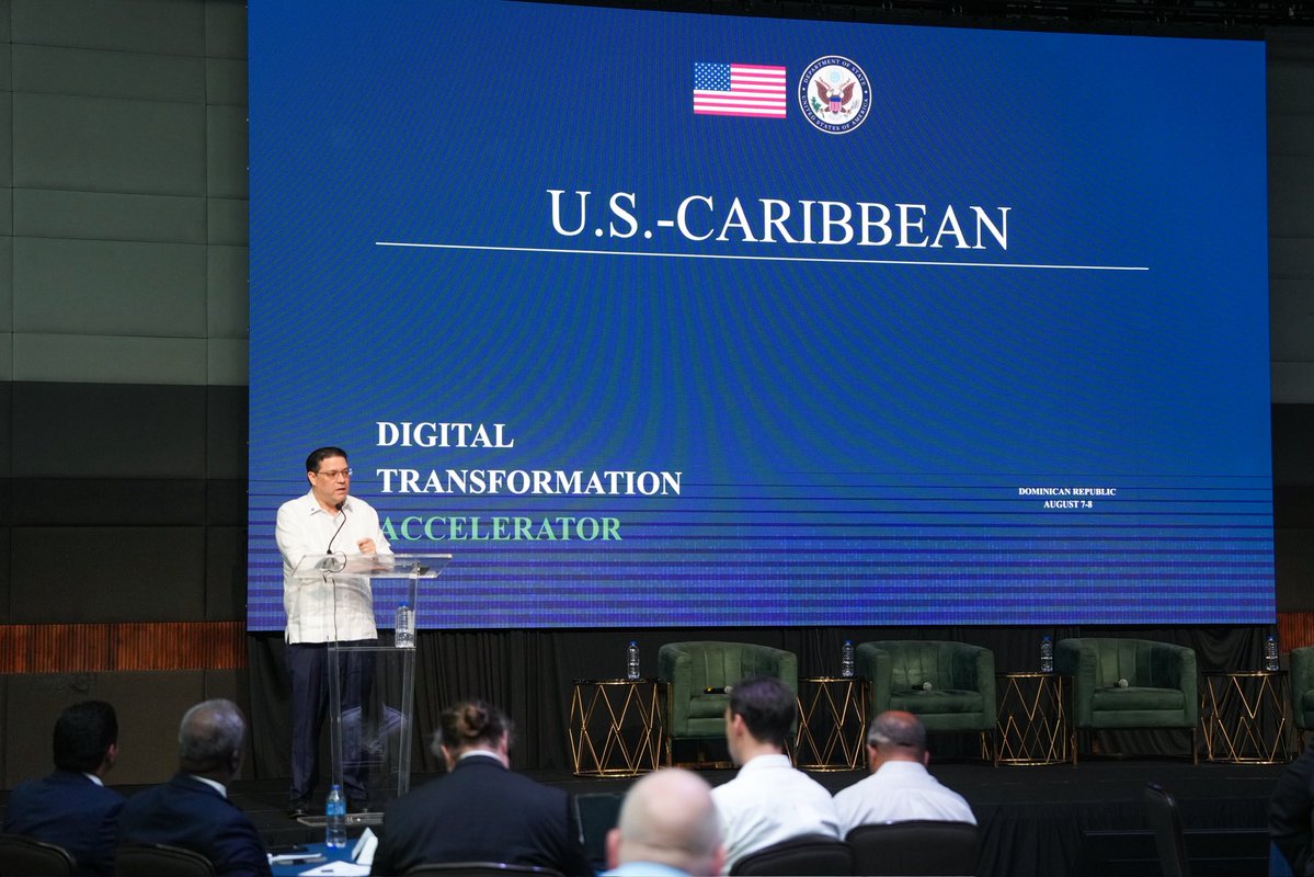 SanzLovaton's tweet photo. Gracias a la @EmbajadaUSAenRD por la invitación a conversar en su evento “Acelerador de la Transformación Digital EE. UU.-Caribe”

Desde el @MIC_RD seguimos apostando por espacios como este, donde gobiernos, empresas y líderes de la región compartimos ideas para impulsar la innovación, la conectividad y el desarrollo tecnológico del Caribe.