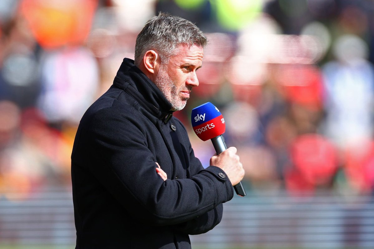 ZaidBalll's tweet photo. 🚨Jamie Carragher on MUFC:

"I actually think Manchester United have changed their transfer strategy, and I think it's a healthy change. For years, it felt like they were obsessed with signing the biggest names in football. Sometimes it felt like the signings were made because they kept the fans excited rather than because they were the right fit for the team. Now it looks different. They're bringing in players who suit what the manager wants and who fit into the system. That's how successful teams recruit. It's not always about the biggest name, it's about the right player."

[@FootballRamble]