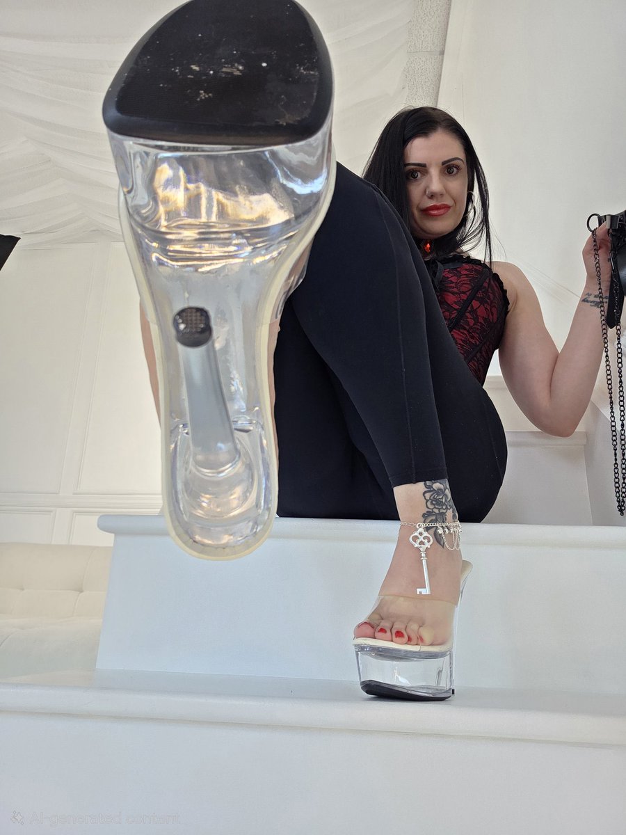 GoddessSolt61's tweet photo. Je suis de retour mes chiennes, raquez pour mon retour les vraies salopes 

#nastyfeet #piedsale #pieds #pied #domina #dominante #soumis #slub #leche #maitresse https://t.co/knEMOTTSJL