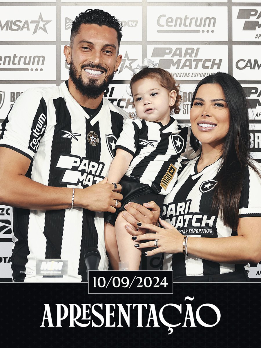 Botafogo's tweet photo. OS REGISTROS DE ALEX TELLES ©️🔥

Nosso ídolo eternizado em 1️⃣3️⃣ momentos históricos com a #GloriosaCamisa! Siga o fio! ➡️ ⭐ #oÍdoloFica

📸 Vítor Silva / BFR https://t.co/7q5wp037DF