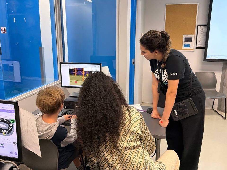 RachelBendayan's tweet photo. The next generation of engineers is discovering the world of innovation at @polymtl 's Folie Technique camp this summer! 🚀 https://t.co/NTAClAmudi