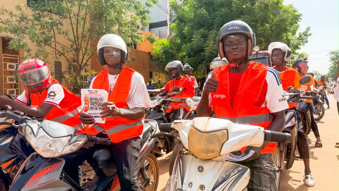 Orangemoneybf's tweet photo. 𝐋𝐚 𝐆𝐫𝐚𝐧𝐝𝐞 𝐏𝐫𝐨𝐦𝐨 𝐎𝐫𝐚𝐧𝐠𝐞 𝐌𝐨𝐧𝐞𝐲 𝐞𝐬𝐭 𝐚𝐥𝐥𝐞́𝐞 𝐚̀ 𝐥𝐚 𝐫𝐞𝐧𝐜𝐨𝐧𝐭𝐫𝐞 𝐝𝐞𝐬 𝐎𝐮𝐚𝐠𝐚𝐥𝐚𝐢𝐬.

la grande promo se vit sur le terrain, au plus près de celles et ceux qui la rendent possible.
📷 Inscrivez-vous via *𝟐𝟎𝟐# 
#GrandePromoOM https://t.co/EftQAmlmO2