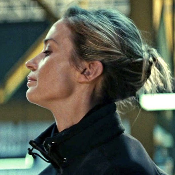 heymilfs's tweet photo. cut me in half with that sharp jawline please https://t.co/bRLOq3wgrS
