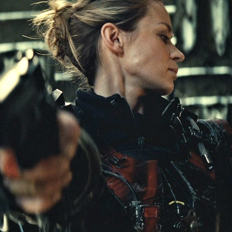 heymilfs's tweet photo. cut me in half with that sharp jawline please https://t.co/bRLOq3wgrS