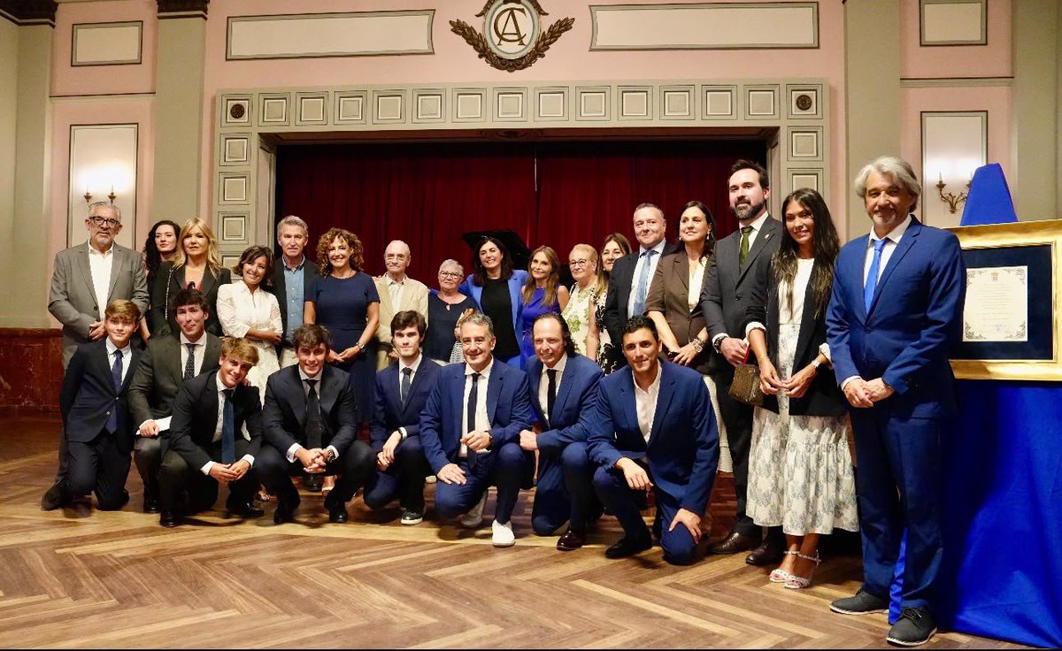 NunezFeijoo's tweet photo. "La política necesita relato, pero el relato no puede traicionar a la realidad."

Fernando Ónega lo dijo mejor que nadie. Su voz y su manera de entender la política permanecen en sus palabras y en la memoria que ayudó a construir. https://t.co/MKVVteO3eG