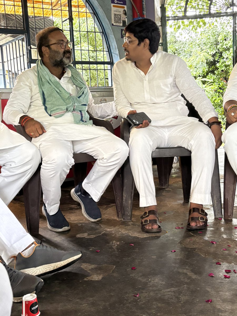 RajatsinghAU's tweet photo. 1.26 लाख रिक्त शिक्षक भर्ती का मुद्दा कल पूरा देश जानेगा !!

श्री @RahulGandhi जी का बेरोजगारी, पेपर लीक जैसे तमाम मुद्दों लेकर कल प्रयागराज में कार्यक्रम आयोजित है, जहां पूरे प्रदेश का मुद्दा देश जानेगा । 

पूर्व प्रदेश अध्यक्ष श्री @AjayLalluINC जी से विभिन्न मुद्दों पर चर्चा https://t.co/76D0TCBvqD
