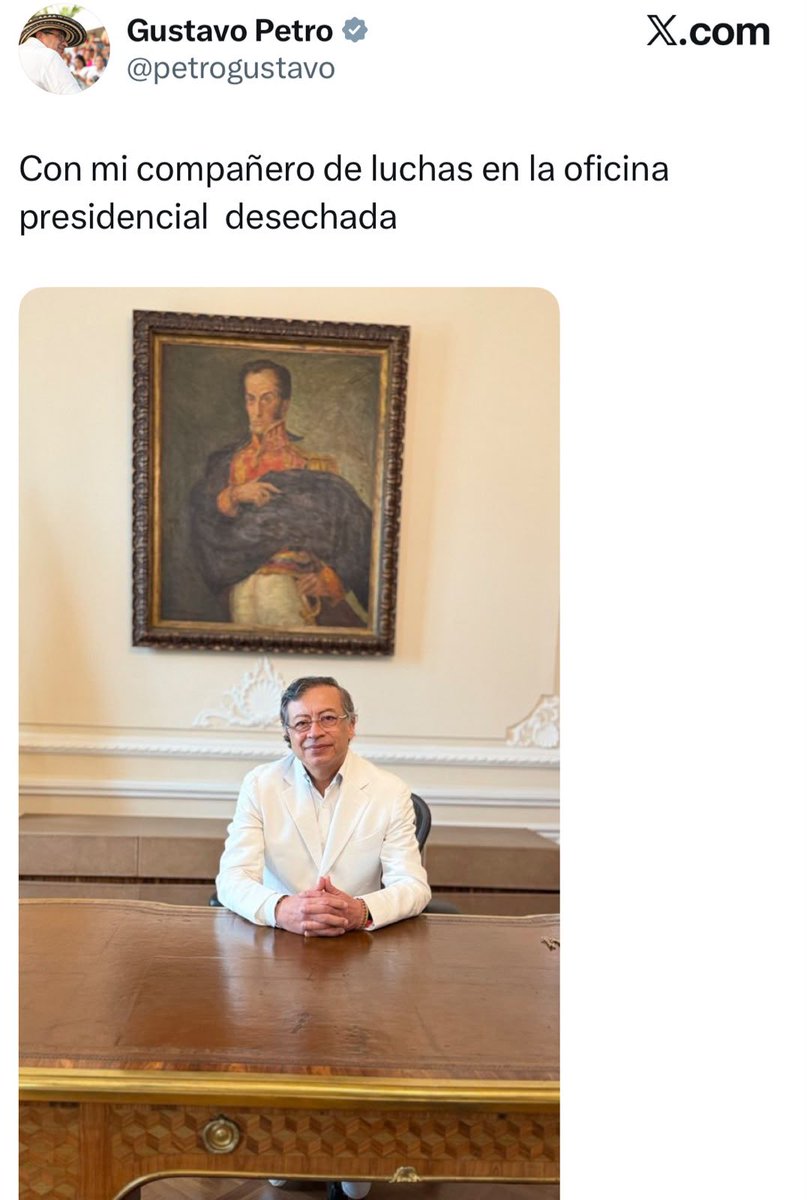 MariaFdaCabal's tweet photo. No Petro, en la foto lo que se ve es al libertador Simón Bolívar y a un exguerrillero del M-19. 

El uno independizó a Colombia, el otro la destruyó. https://t.co/NrXv7wLK2M