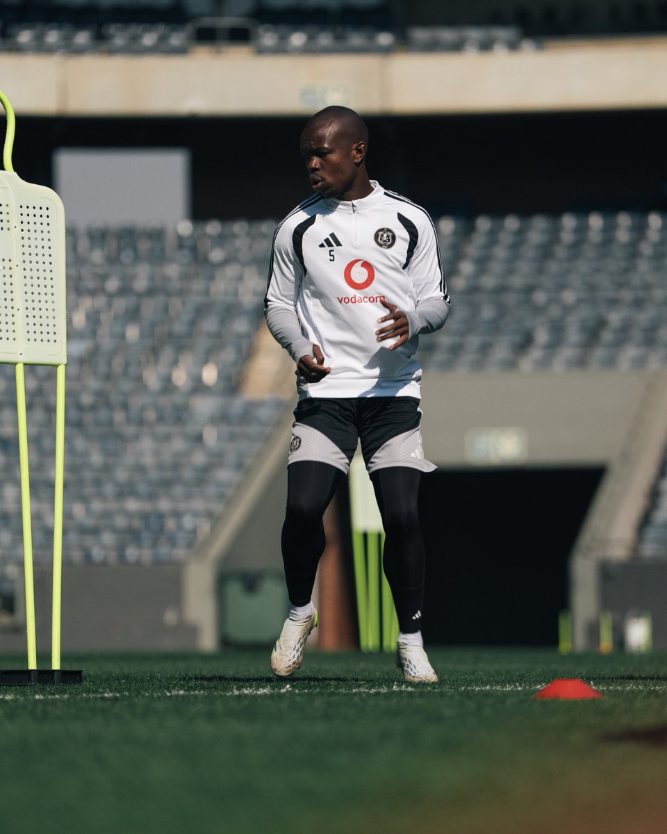 Ultimate_Bucs's tweet photo. El Capitan! 

#OrlandoPirates  #OnceAlways 
⚫️⚪️🔴⭐️ https://t.co/YLWJRKbKjJ
