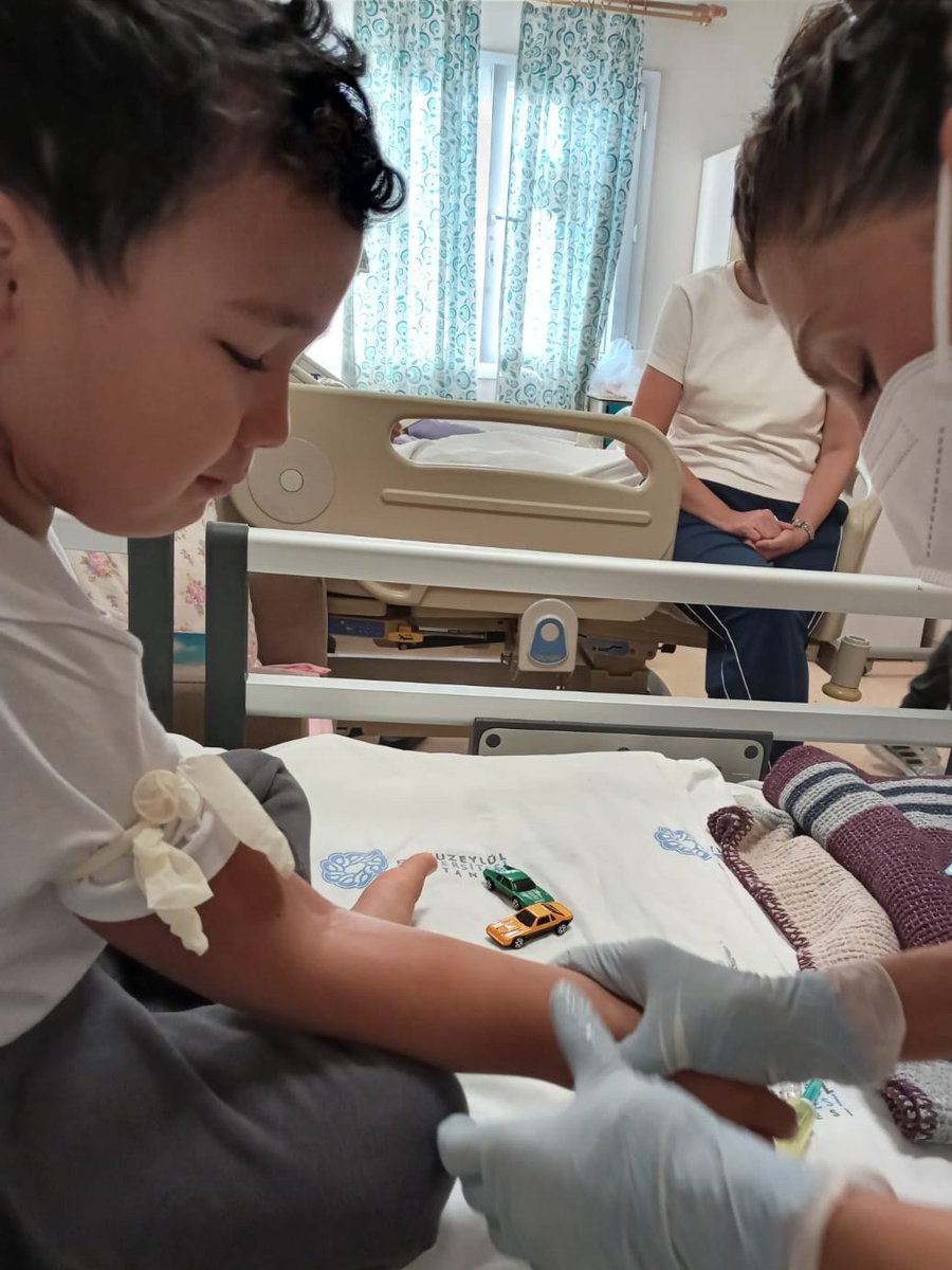 sevincozarslan's tweet photo. Hasta çocukları olan anneleri hapiste tutmak zulümdür. Eskişehir'de tutuklu KHK'lı öğret. Venhar Can'ın oğlu İhsan, fiziksel, zihinsel ve görme engelli. Ödemiş'te tutuklu Melek Tekin'in oğlu Selman, üç yıldır dirençli tüberküloz hastalığıyla mücadele ediyor. Anneleri serbest bırakın. 

İhsanVeSelmanın SesiOl