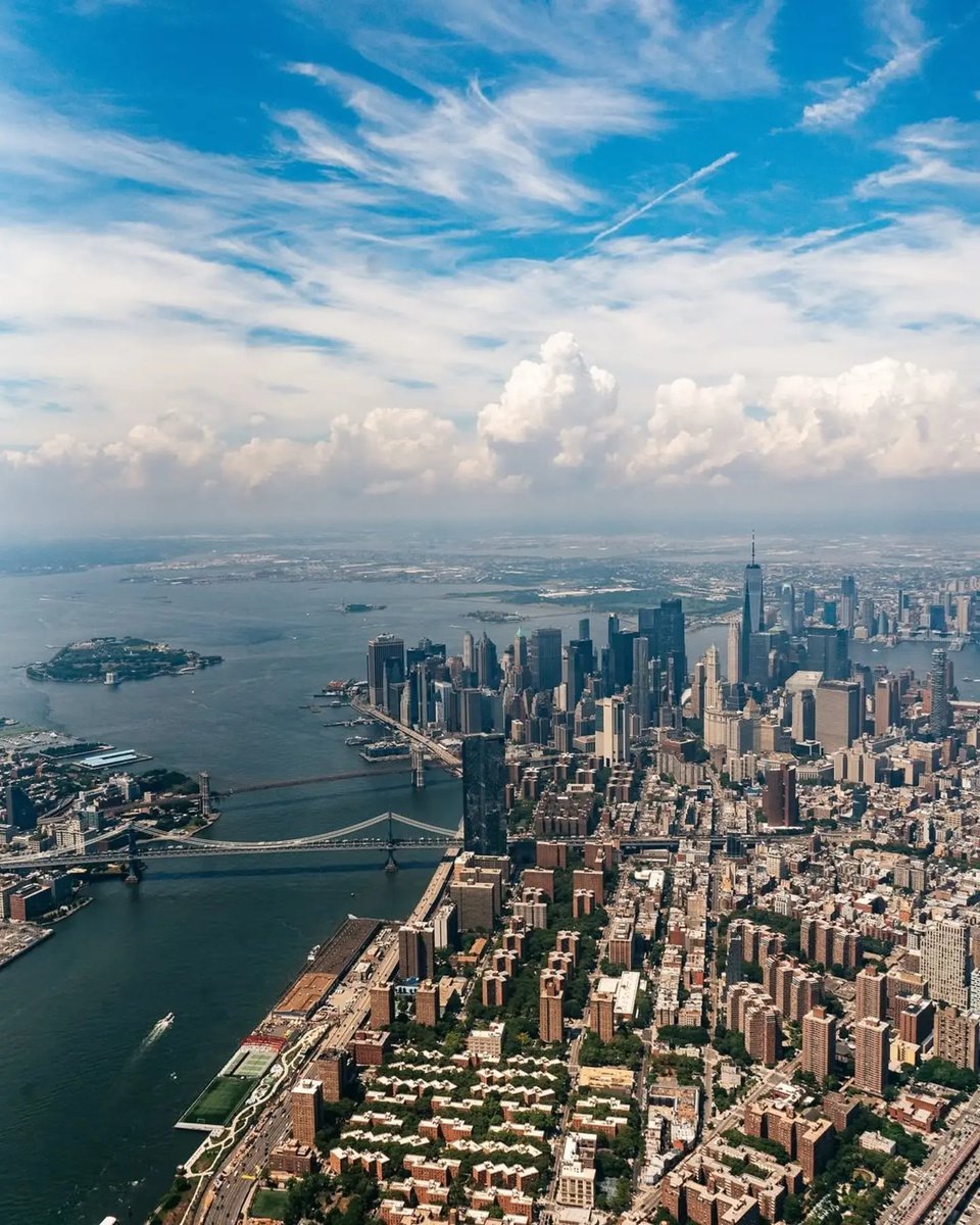 Skylinehaven76's tweet photo. Aerial view of New York City 🗽 https://t.co/anppAtxx17