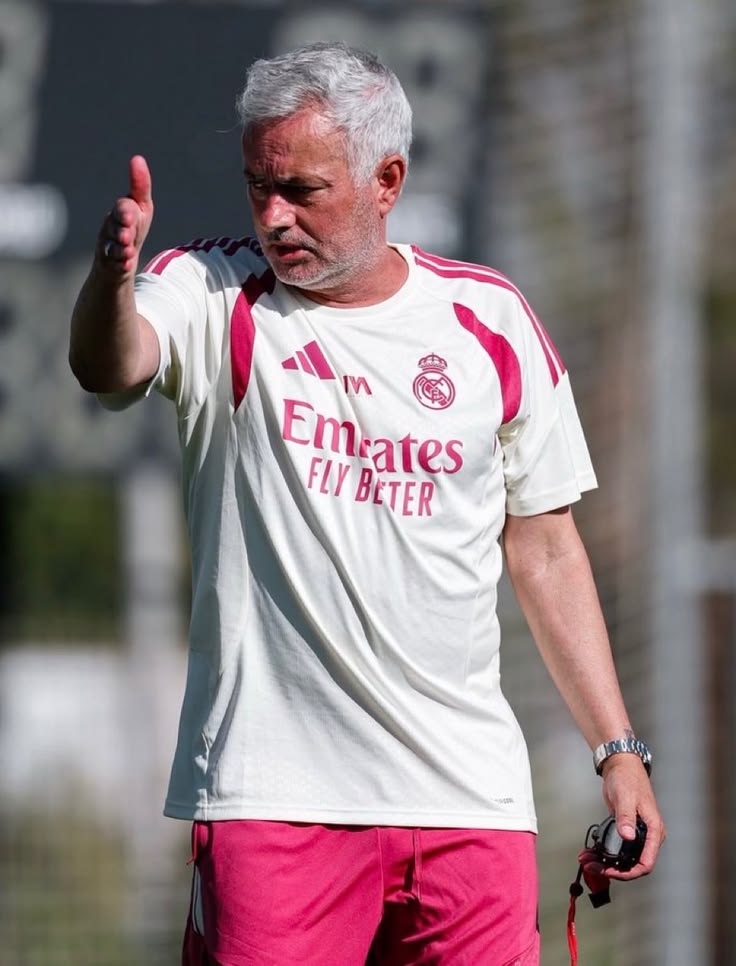 theMadridZone's tweet photo. 🚨 BREAKING: José Mourinho found BAD HABITS in Real Madrid's squad, and he is now CHANGING those habits:

- NO MORE FREEDOM for players to eat whatever they want
- The nutrition is now handled by a NUTRITIONIST that dictates the menus in a structured way
- SOLITARY GYM TIME as punishment for anyone who comes a minute late to training, no exceptions
- Injury recovery must take place at the training ground, supervised by the club, not away from the team, with external staff

@jfelixdiaz