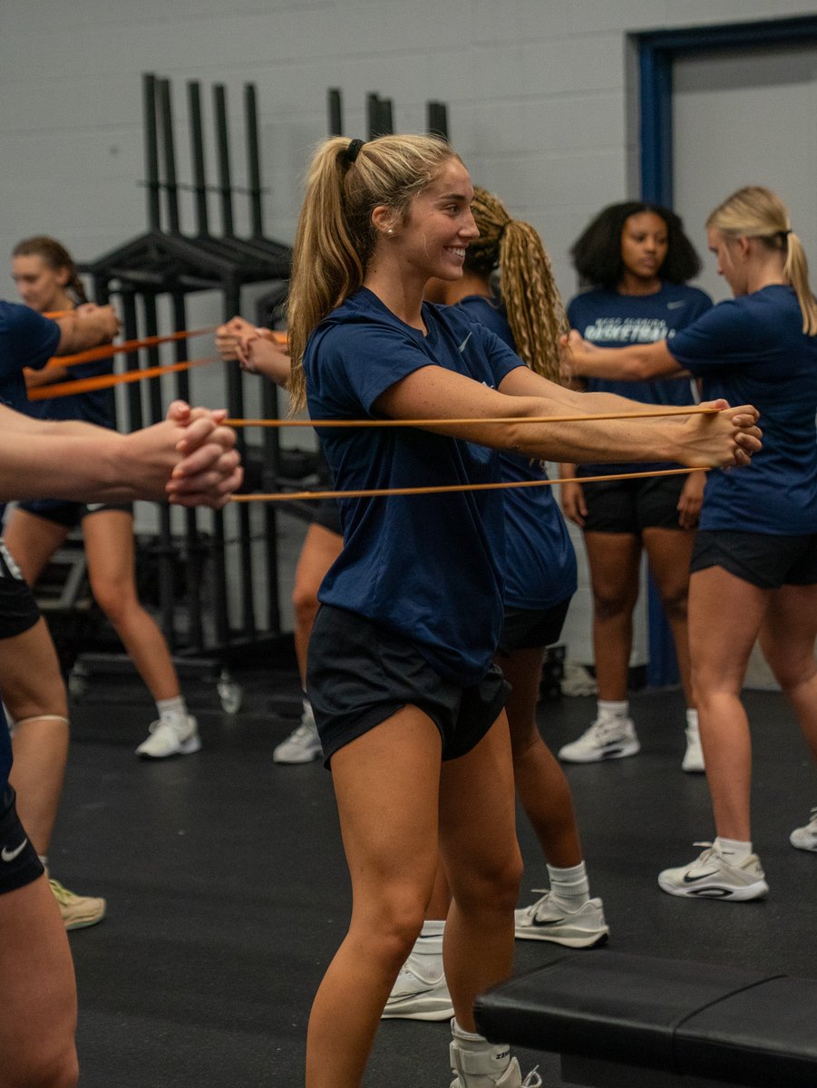 UWFWBB's tweet photo. Staying busy 💪

#goargos https://t.co/9WQWBaXfFT