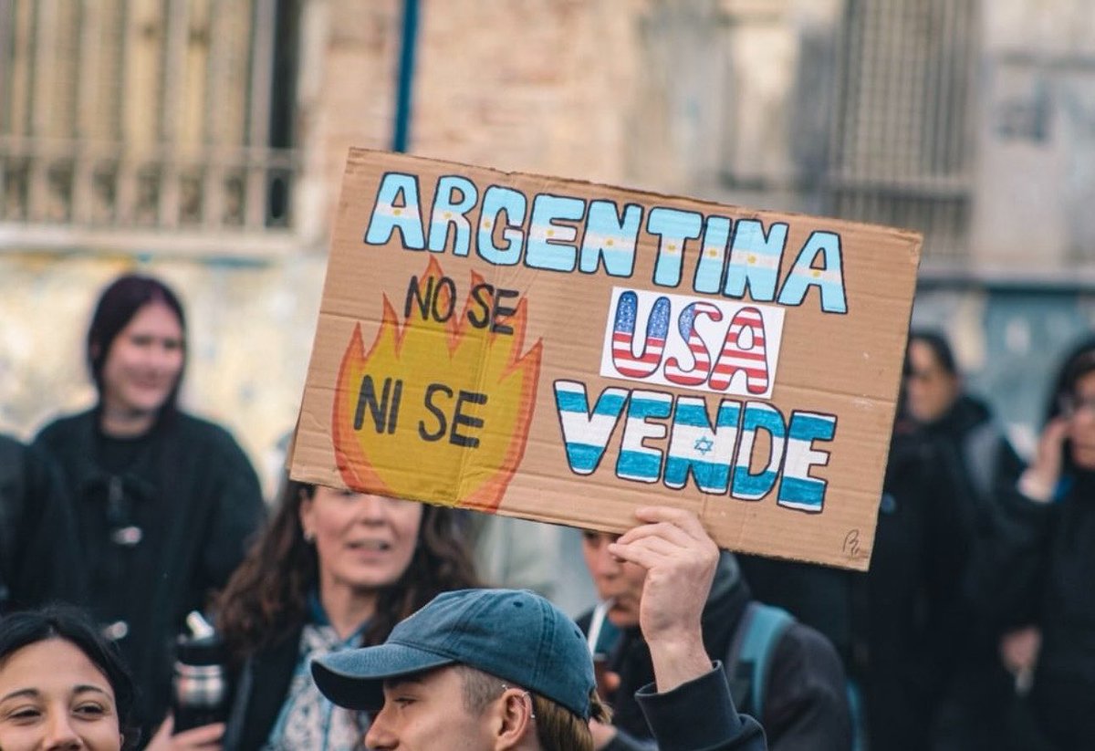 ElNecio_Cuba's tweet photo. Marco Rubio hoy despertó mirándose los videos en Argentina para quitar visas 😂🤘 https://t.co/xmeV3PQbOM