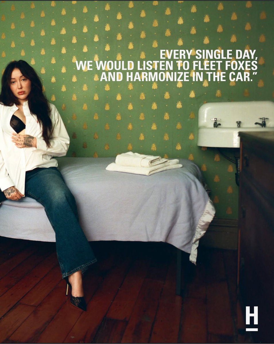 NoahCyrus_PT's tweet photo. Noah Cyrus graces the cover of Highsnobiety  Magazine in partnership with Levi’s. 🤍

— “It took a long time and a lot of work to let myself be free on stage." https://t.co/wZSxqli7vN
