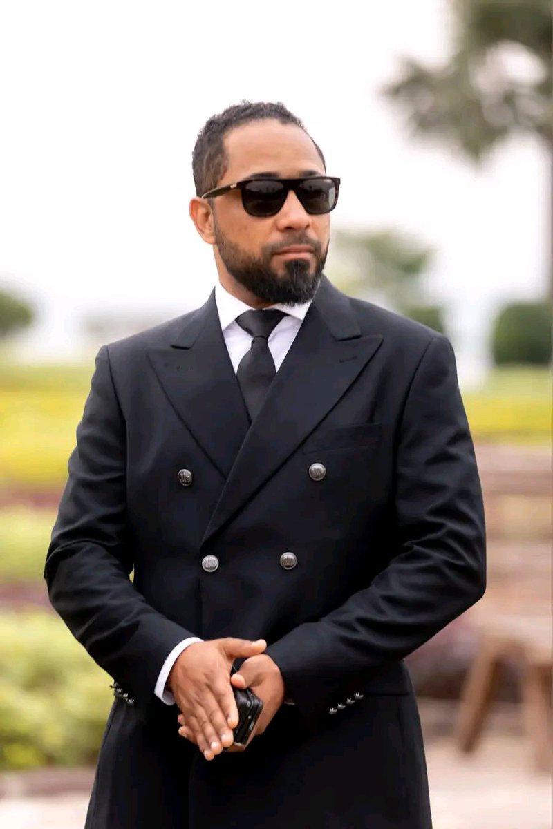 KimKimuntu's tweet photo. Souley Kahuka est l’une des étoiles montantes de la jeunesse congolaise. Aujourd’hui, il est admiré par une grande partie de la population congolaise et est considéré par beaucoup comme l’un des hommes politiques les plus proches de la population kinoise.

Engagé en faveur de la jeunesse et de l’entrepreneuriat, Souley Kahuka soutient les entrepreneurs congolais en organisant des conférences et des ateliers destinés à leur offrir davantage de visibilité et à promouvoir leurs activités, en particulier ceux qui disposent de peu de moyens.

Depuis quelque temps, de nombreux Congolais voient en lui un futur ministre de la Jeunesse. D’autres vont encore plus loin en estimant qu’il pourrait faire un excellent gouverneur. Seul l’avenir dira ce qu’il en sera.

En attendant, nous lui souhaitons un excellent parcours et beaucoup de succès. Bon vent à mwana mboka Souley Kahuka, l’une des étoiles montantes de la jeunesse congolaise.