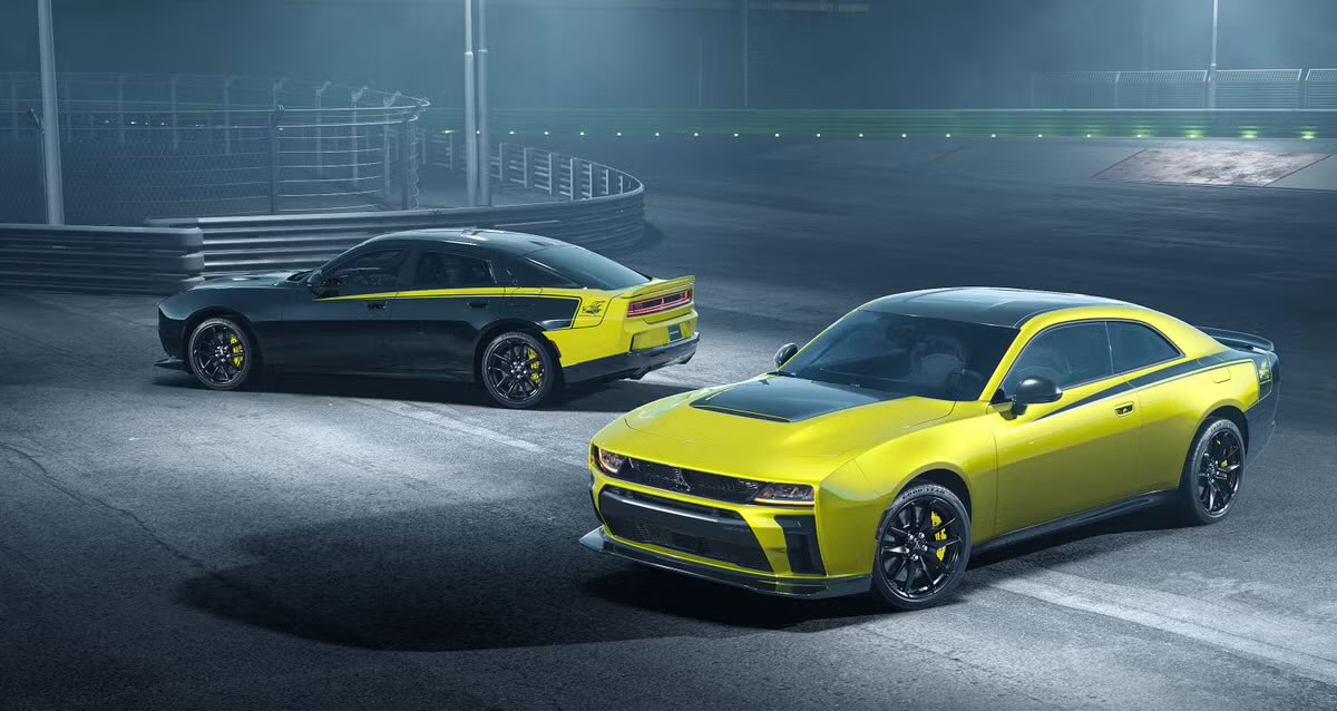 KollegeKidd's tweet photo. Dodge announces new 2027 Dodge Charger Super Bee 🐝 Trading the Hemi V8 for a highly boosted 600-horsepower twin-turbo inline-six, it is the most powerful gas-powered model in the Sixpack lineup, which will be available in both two and four-door body styles. https://t.co/JLhUdJE3zd
