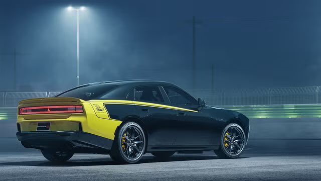 KollegeKidd's tweet photo. Dodge announces new 2027 Dodge Charger Super Bee 🐝 Trading the Hemi V8 for a highly boosted 600-horsepower twin-turbo inline-six, it is the most powerful gas-powered model in the Sixpack lineup, which will be available in both two and four-door body styles. https://t.co/JLhUdJE3zd