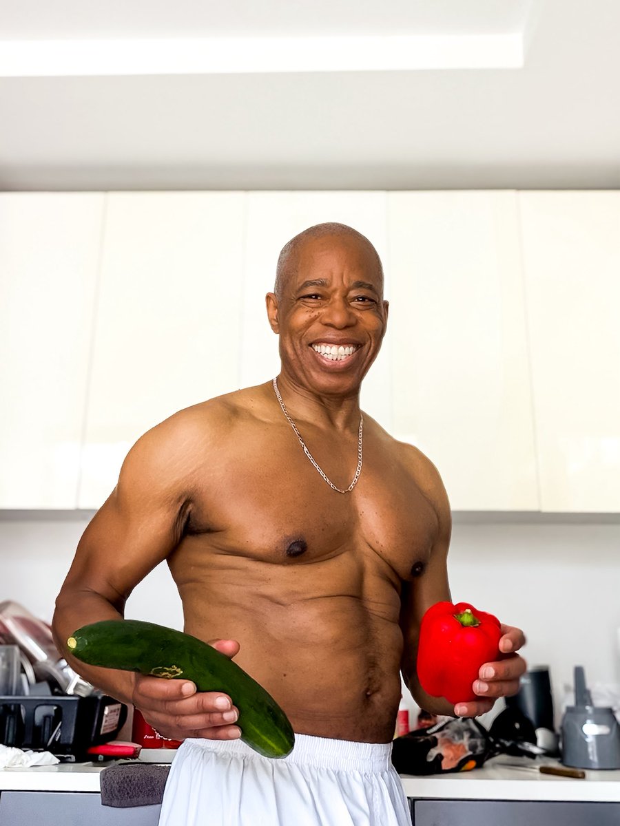 ericadamsfornyc's tweet photo. 65 years old and I’ve never been in better shape!

A few years before I became Mayor, diabetes nearly cost me my eyesight. I changed my diet, changed my lifestyle, and changed my life.

Now my son and I have a competition to see who will be in the best shape of our lives by our Virgo birthdays.

I’m going to win, Jordan. 😂

My secret weapon: VEGGIES. 🥒🫑

This photo isn’t about showing off (okay, maybe a little bit of that too). It’s about showing what’s possible when you take control of your health.

Eat your vegetables!