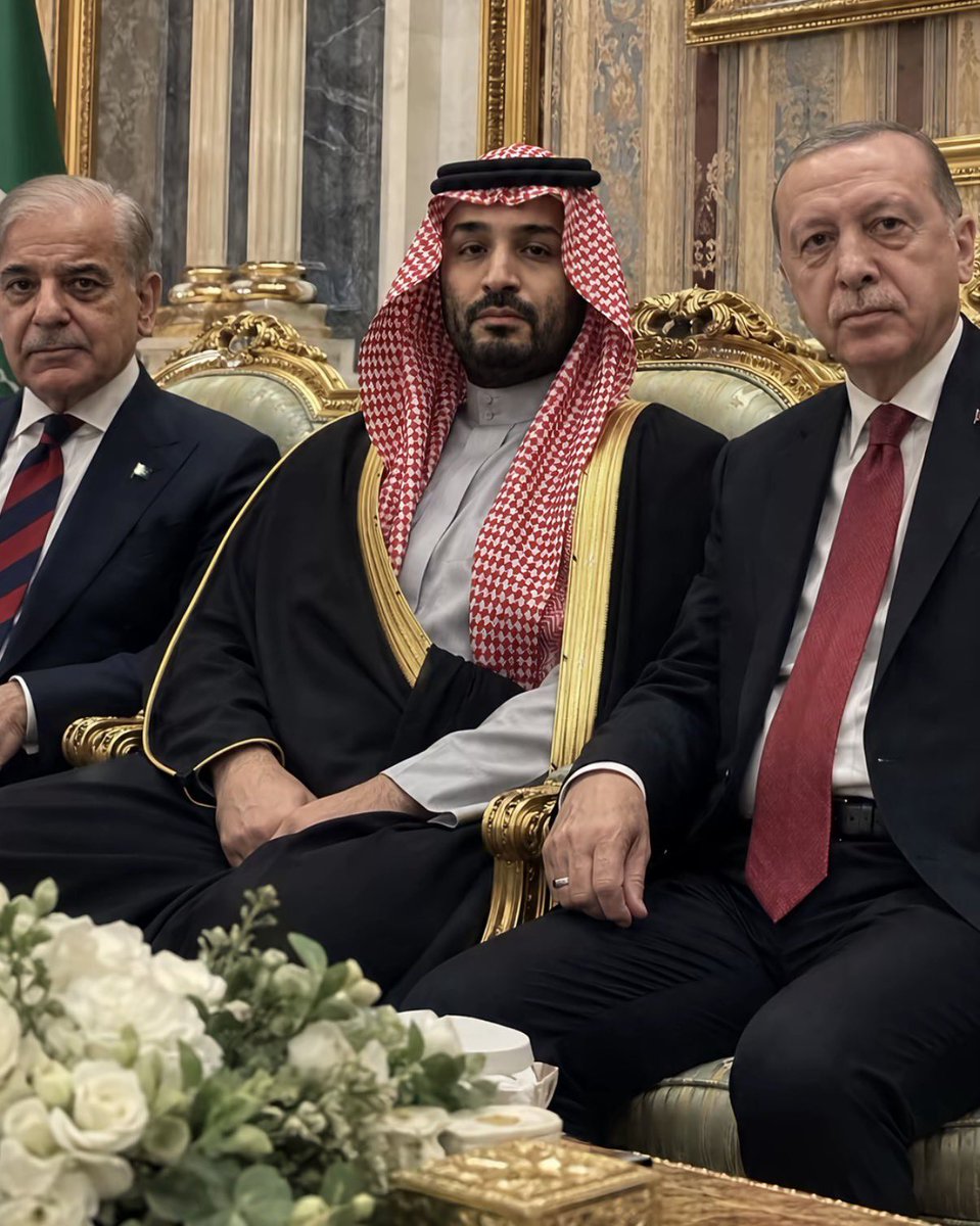 mSm9O's tweet photo. #اتفاقيه_مكه_للدفاع_المشترك

﴿وَأَعِدُّوا لَهُمْ مَّا اسْتَطَعْتُمْ مِنْ قُوَّةٍ وَمِنْ رِبَاطِ الْخَيْلِ تُرْهِبُونَ بِهِ عَدُوَّ اللَّهِ وَعَدُوَّكُمْ﴾ https://t.co/wy8Wpj49bv