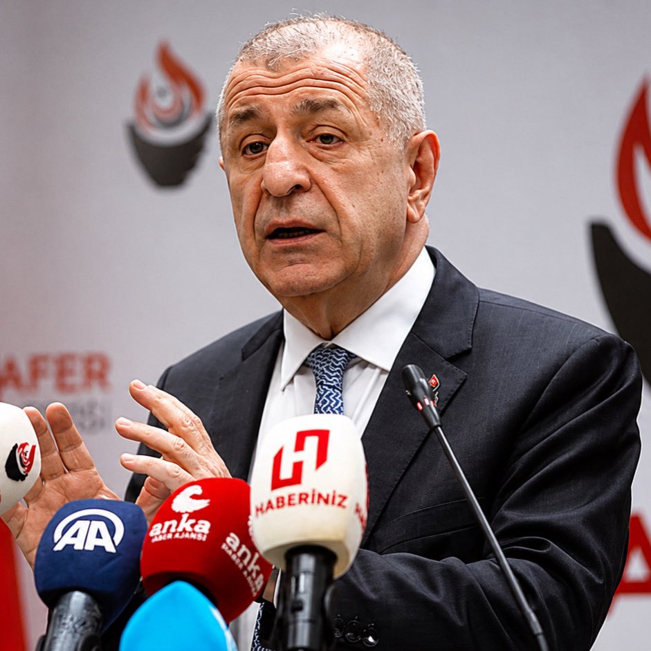 ajansmuhbir1923's tweet photo. Ümit Özdağ: "Kürt sorunu diye bir sorun yok.

Temel meselemiz bu. Sorunumuz bir PKK sorunu.

Hiç kimse Kürt olduğu için bu ülkede bütün cumhuriyet tarihi boyunca dışlanmamıştır." https://t.co/oFF9J3hrw0