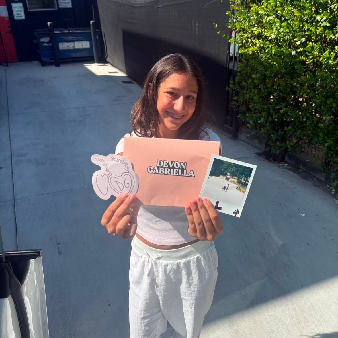 devon_hq's tweet photo. thank you LA garden for helping Devon empty her sleeves!!! see you in 10 minutes 🩷 https://t.co/OYfHTTyOJl