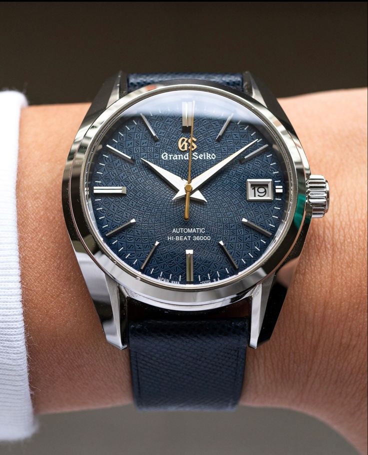 Prime_Asthetic's tweet photo. Forget the logo. Based purely on design, which one are you choosing - Grand Seiko or Omega? https://t.co/vZ9JbbGck8