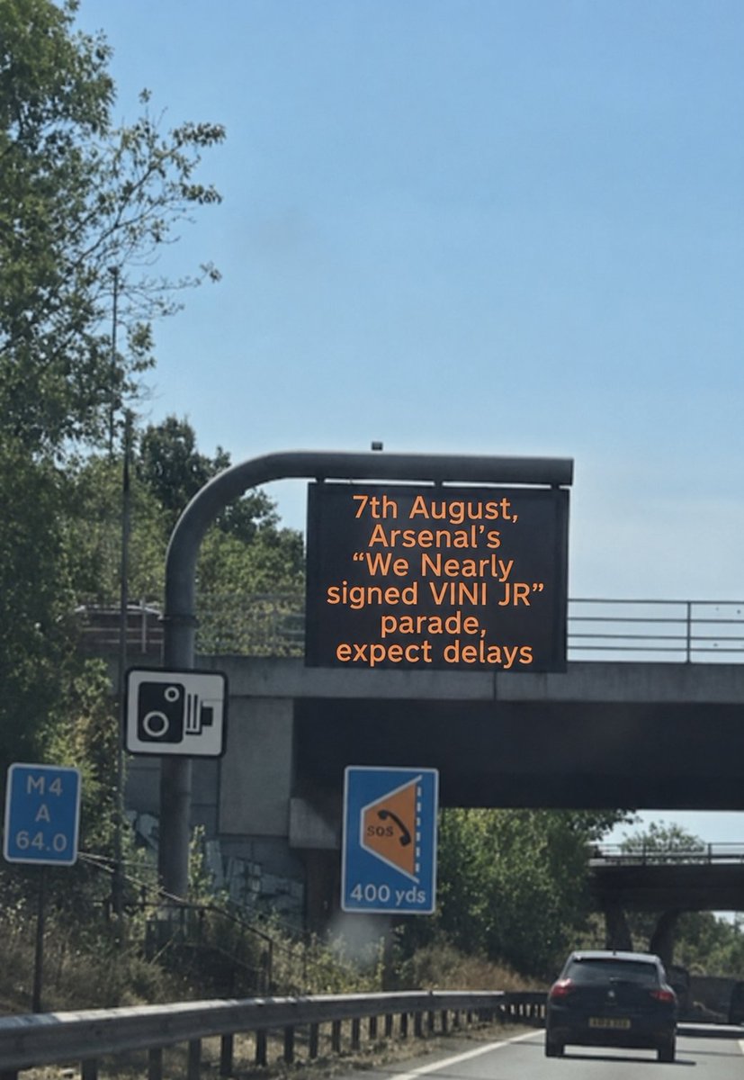 FootballFunnys's tweet photo. Huge delays expected in London... https://t.co/IkPkZZT6Id