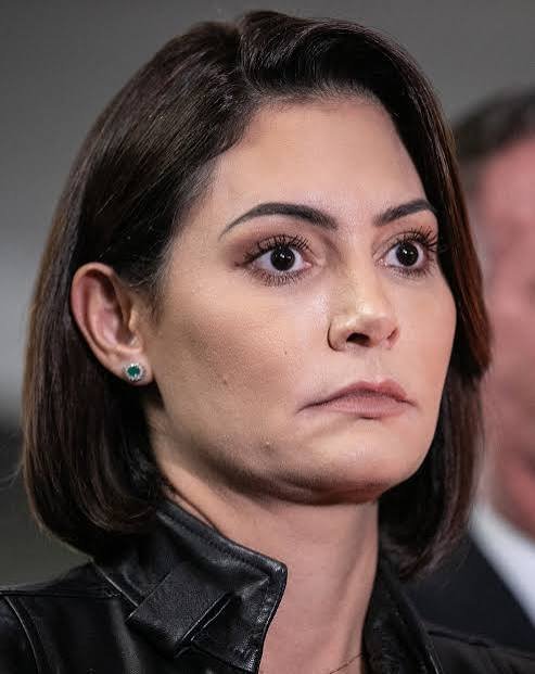 NorminhaAl61715's tweet photo. Michelle não é bolsonarista, mas quer votos dos bolsonaristas. Deveria pedir ajuda ao Zema, que ela divulgou nas Redes Sociais. Não sou do DF, se fosse não votaria. Cansei dela e não confio mais.  Ridículo, Damares! https://t.co/uEpzeMqmKX