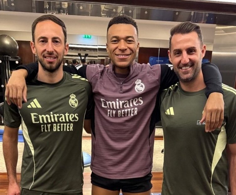 RMCFarab's tweet photo. 🚨 فيليكس دياز (صحفي) : 

جوزيه مورينيو وجد عادات سيئة داخل غرفة ملابس ريال مدريد، وبدأ الآن في تغييرها :

1️⃣ لا مزيد من الحرية للاعبين في تناول ما يريدون.

2️⃣ أصبحت التغذية تحت إشراف أخصائي تغذية يحدد الوجبات بطريقة منظمة.

3️⃣ تدريبات فردية في صالة الألعاب الرياضية كعقوبة لأي لاعب يتأخر دقيقة واحدة عن التدريب، دون استثناءات.

4️⃣ تعافي اللاعبين من الإصابات يجب أن يتم داخل مركز التدريبات وتحت إشراف النادي.

5️⃣ لن تكون هناك أي عمليات سفر إلى الخارج للعلاج، سيتم التعامل مع الإصابات داخل النادي وتحت إشراف طواقمه الطبية.