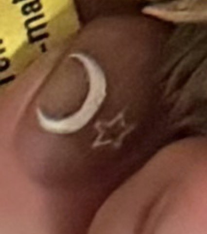 haolingze's tweet photo. Hao’s nail sticker sheet meant he chose the moon and star individually to put on😮‍💨🥹 https://t.co/kvpfTgujSc