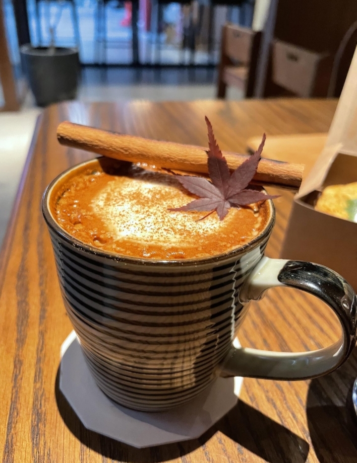 flow_drop's tweet photo. Tried a morning cold brew with a dash of cinnamon—game-changing start to my workday! https://t.co/Iu8ZNBd8mt