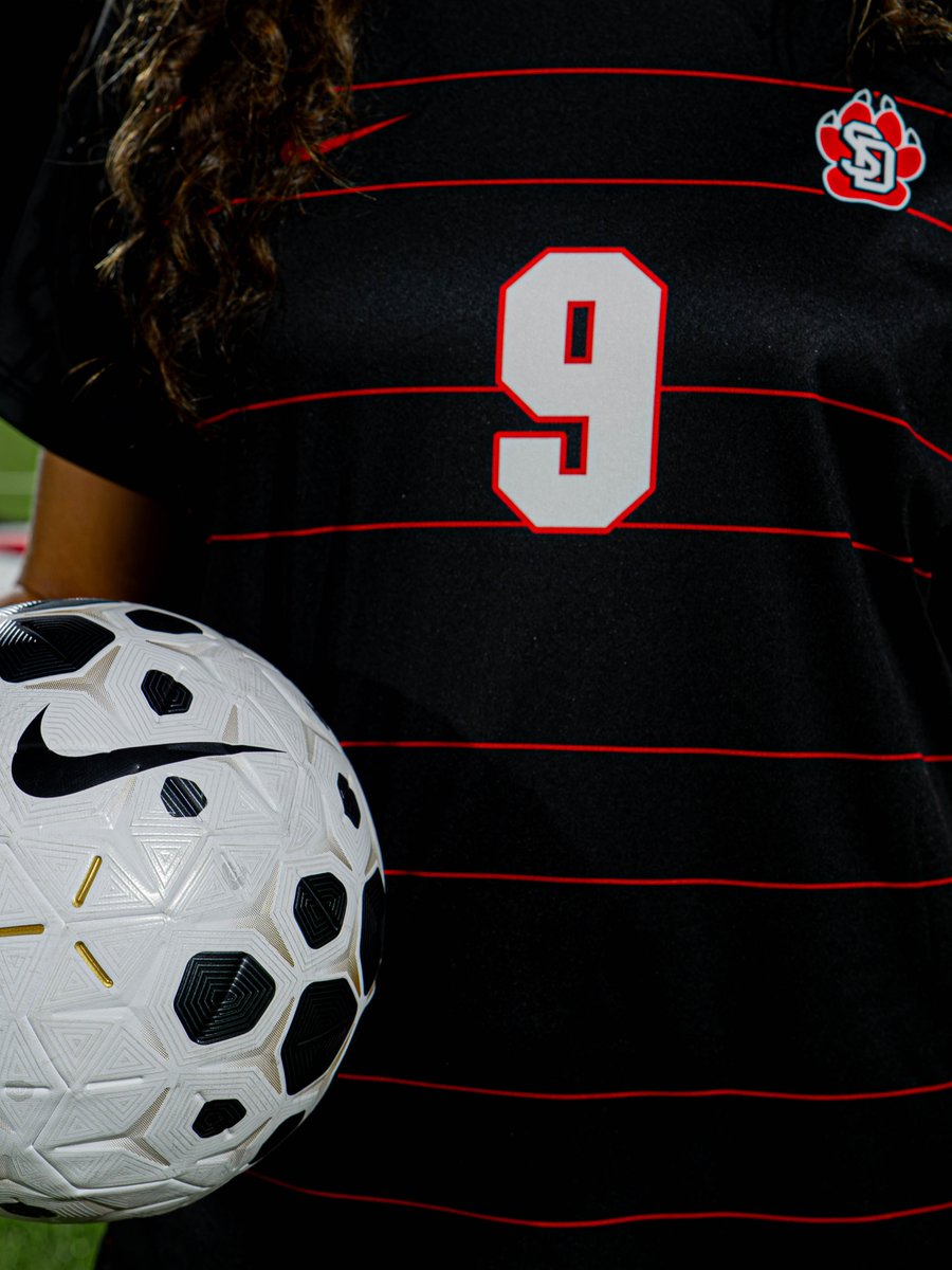 SDCoyotesSoccer's tweet photo. Night Mode🔛

#GoYotes https://t.co/CSm6RMUreb
