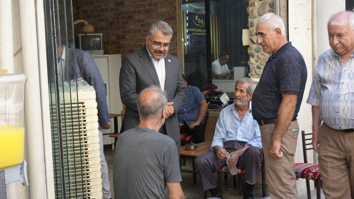 yrprefahelazig's tweet photo. Cuma Buluşmalarımız Devam Ediyor.
Bu hafta Elazığ Belediye Meclis Üyesi Grup Başkanı Osman Cem Karahüseyinoğlu ve Elazığ Merkez İlçe Başkanımız Mücahit Çevik, il yönetimimiz ve Merkez ilçe yönetimimizle birlikte Yeni Mahallesi’nde esnaf ve vatandaşlarımızla bir araya geldi. https://t.co/0ohoUgjdXi