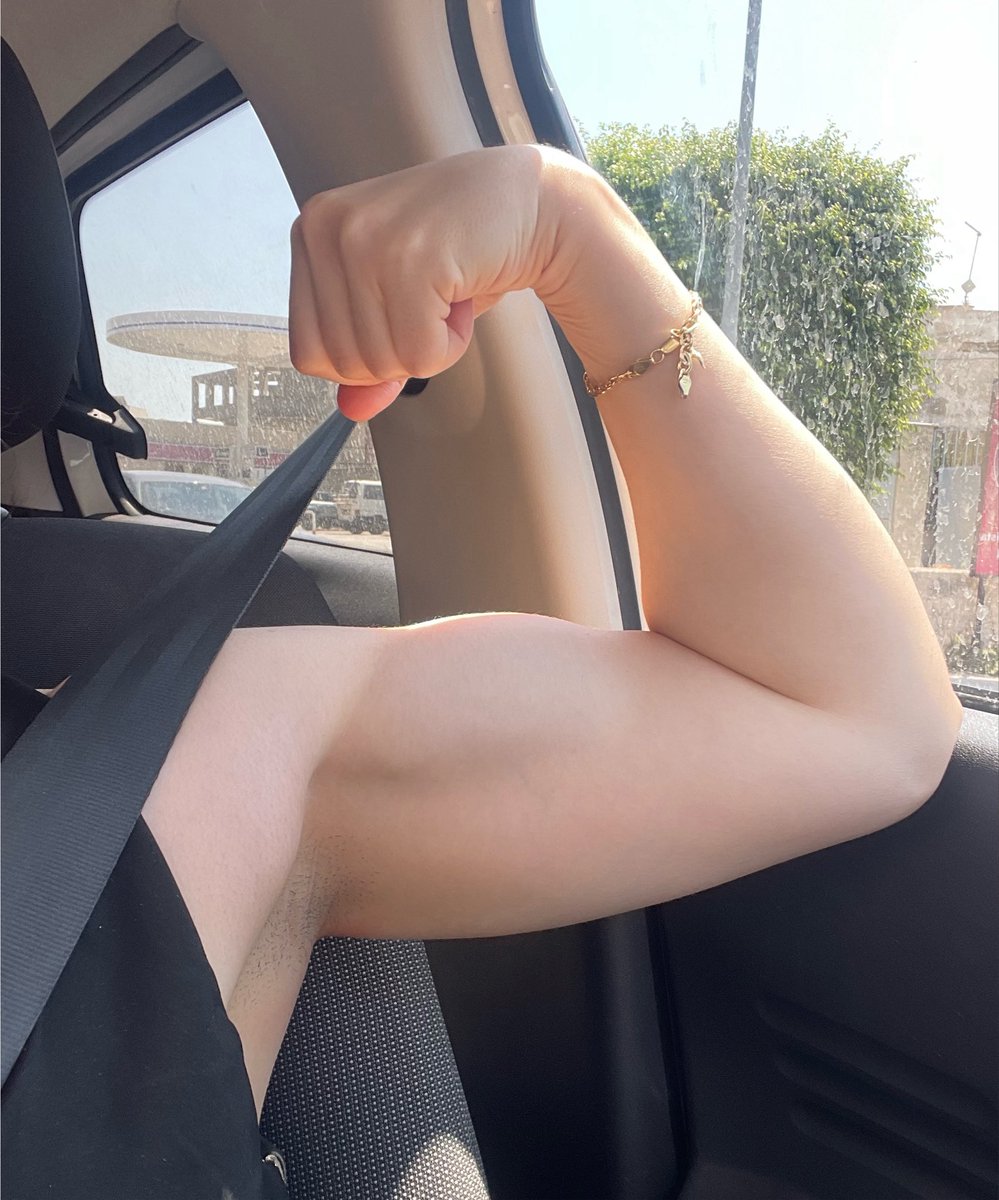 pandenVi99's tweet photo. Safety first (but you can bite my bicep later) #musclemommy https://t.co/vi6O3MyBGz