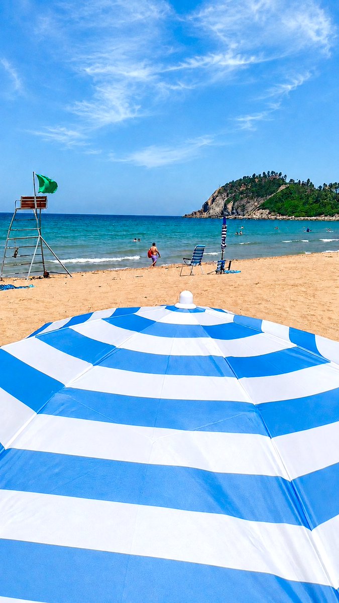 gzlcastro's tweet photo. #Verano en #Rodiles #Asturias https://t.co/HL4fUrorqE