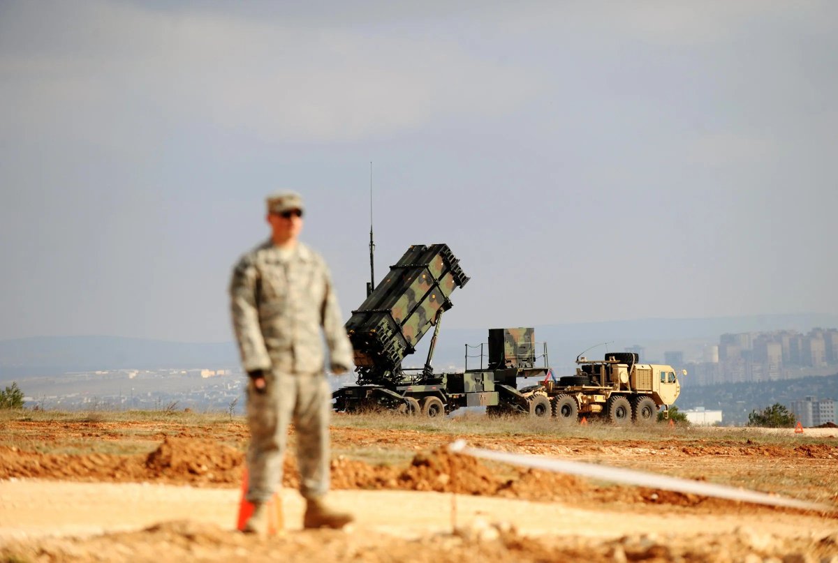 IranObserver0's tweet photo. ⚡️BREAKING: Iran has nearly Depleted the stockpile of Patriot Interceptor Missiles, leaving the United States and its Arab allies in a Vulnerable Position 

1. Saudi Arabia used approximately 86% of its 2,800 PAC-3 Interceptor Missiles during the first 38 days of the War, leaving only 400 Missiles remaining in April

2. The United States used approximately 65% of its Patriot Interceptor Missiles between February and July, leaving Fewer than 850 remaining

3. Other U.S. Regional Allies face the same problem of Dwindling Stockpiles 

▶️ It takes at least Three Patriot Interceptor Missiles to shoot down a single Iranian Ballistic Missile