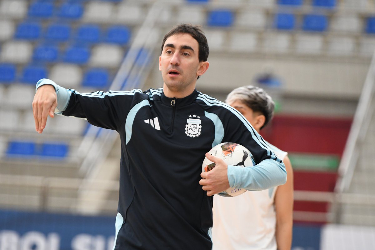 Argentina's tweet photo. #Futsal La Selección Argentina #Sub17 está lista para afrontar el Sudamericano en Asunción.

💪 Sesión en el Complejo SUMA de Conmebol, en la previa del primer partido 🆚 Ecuador 🇪🇨

📰 https://t.co/1cSfl9hekK https://t.co/bGJLBHmSjX