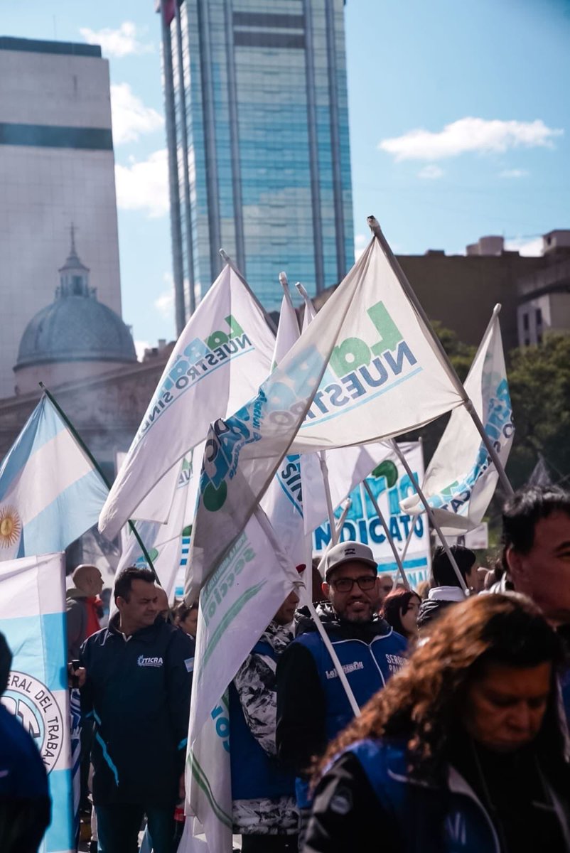 SergioOPalazzo's tweet photo. En el día de San Cayetano, los bancarios marchamos por PAZ PAN TIERRA Y TRABAJO para todos los Argentinos y Argentinas. https://t.co/u8xsXGAWEx