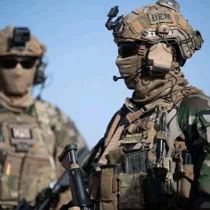 honorekab's tweet photo. Nous avons été avec eux pendant 18 ans mais en toute honnêteté je ne voyais ces soldats que dans le cinema. Vrai ou faux? https://t.co/7yydCmvgVd