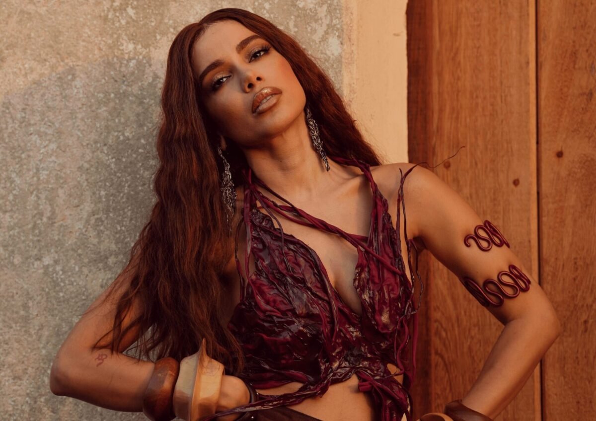 centralreality's tweet photo. Segundo o colunista Lucas Pasin, Anitta estaria vivendo um romance com o ator Danilo Mesquita. https://t.co/GNJBgNNE7T
