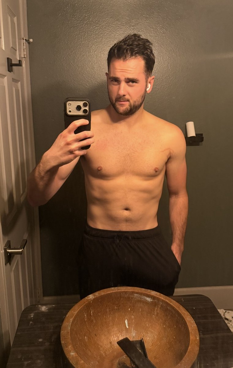 jaxthegreatguyy's tweet photo. scroll down to the comments and thank me later https://t.co/lMsqUlNaFr