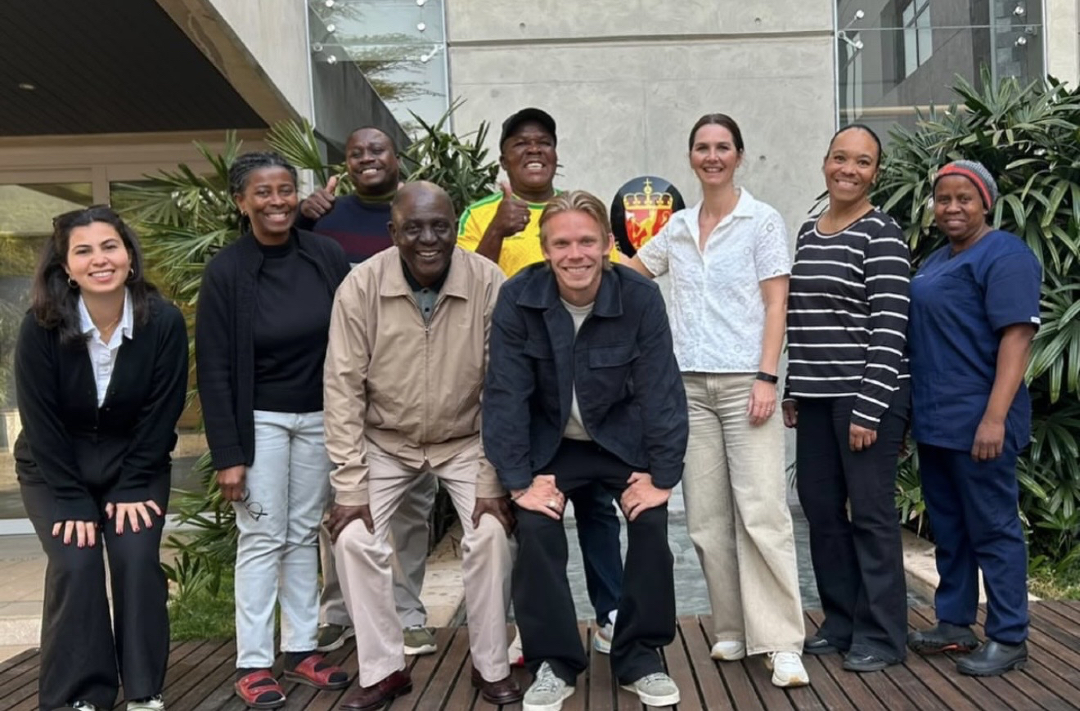 SoccerBeatZA's tweet photo. A warm South African welcome! 🇳🇴🇿🇦 

The Norwegian Embassy has officially welcomed Sebastian Pedersen following his arrival in the country. 🤝⚽️

#AirMobile #PSL #AbsaFootbalLFridays https://t.co/v7jLCtNnDo